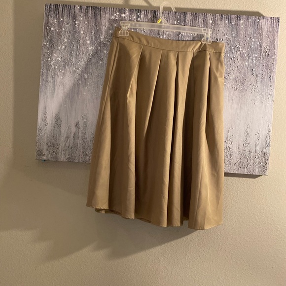 NWT tan Midi Skirt with POCKETS! Size XL - Picture 3 of 7